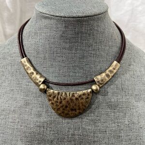 ARTISAN Premier Designs Necklace..
